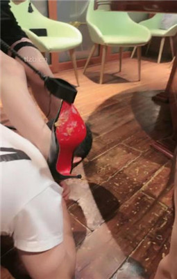 图片[5]_【一诺大小姐】情侣奴-奴下奴-桌底踩踏喂食/高跟踩虐_绳艺资料库视频资源下载