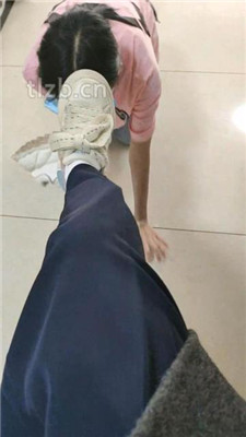 图片[2]_【爱可呀】学姐舌头清洗各种鞋/脚喂食踩舌【完整版】_绳艺资料库