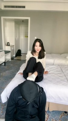 图片[4]_【孤傲女帝】坐脸窒息/踩狗脖子/舔脚转胯_绳艺资料库视频资源下载