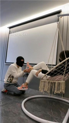 图片[14]_【辣姐】运动鞋全体重踩/船袜脚插嘴/吃袜子/口水吐脸_绳艺资料库视频资源下载