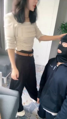 【孤傲女帝】坐脸窒息/踩狗脖子/舔脚转胯_绳艺资料库视频资源下载