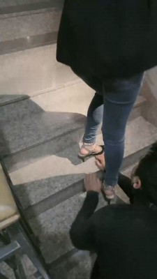 图片[13]_【桃幼幼】户外楼道遛狗-铆钉高跟踩踏_绳艺资料库视频资源下载