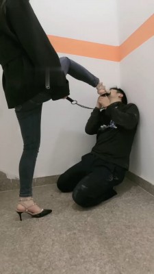 图片[7]_【桃幼幼】户外楼道遛狗-铆钉高跟踩踏_绳艺资料库视频资源下载