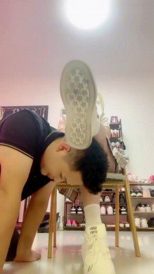 图片[4]_【雯雯】JK小姐姐-白鞋白袜踩贱奴_绳艺套路直播视频资源网
