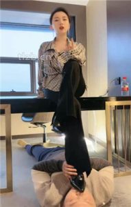 【潘妮女王】白领高跟黑丝踩虐犯错下属_绳艺资料库视频资源下载