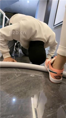 图片[13]_【辣姐】运动鞋全体重踩/船袜脚插嘴/吃袜子/口水吐脸_绳艺资料库视频资源下载
