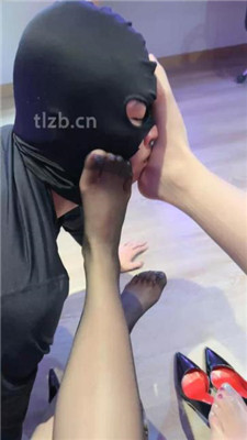 图片[12]_【潘妮女王】双S-丝袜美腿诱惑踩地毯狗【双视角版】_绳艺资料库视频资源下载