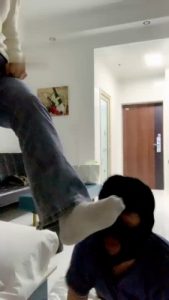 【六酱】闻舔白袜/塞袜子/骑马/灌圣水_绳艺资料库