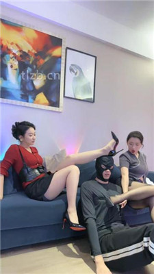 【潘妮女王】双S-丝袜美腿诱惑踩地毯狗【双视角版】_绳艺资料库视频资源下载