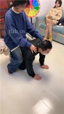 图片[20]_【精神小妹】幸运大转盘-群殴-踢踹踩跺/耳光坐头_绳艺套路直播视频资源网