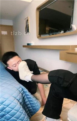 【绝美兔女王】小白鞋白袜配黑丝虐贱奴_绳艺套路直播视频资源网