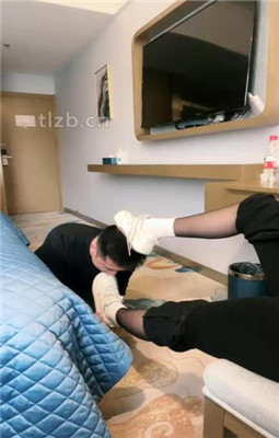 图片[4]_【绝美兔女王】小白鞋白袜配黑丝虐贱奴_绳艺套路直播视频资源网