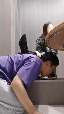 【慕熙】户外桌底视角-伺候主人吃饭【双视角版】_绳艺资料库