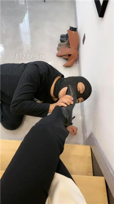 图片[15]_【辣姐】狗舌头舔鞋油保养7双皮靴_绳艺资料库视频资源下载