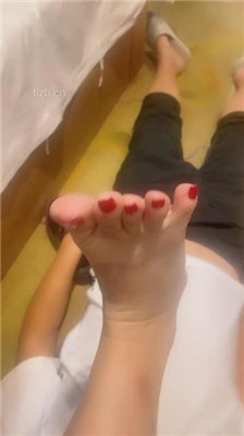 图片[13]_【陈甜女帝】长靴原味船袜jio踩地毯狗_绳艺套路直播视频资源网