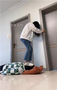 【精神小妹】素人S-贝壳头棉袜全体重踩/踢踹_绳艺资料库视频资源下载