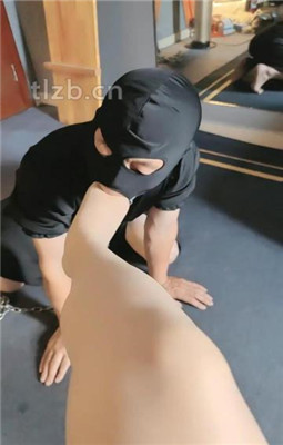 图片[16]_【东营天香百合】跪舔高跟/狗链拴狗/舔口水/胯下辱_绳艺资料库视频资源下载