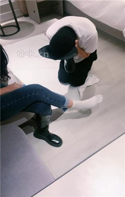 图片[12]_【绝美兔女王】跪舔长靴白袜裸足_绳艺资料库视频资源下载