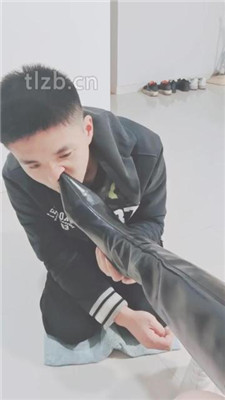 图片[6]_【美容院S】当脚垫/舔脏鞋/臭脚踩脸_绳艺套路直播视频资源网