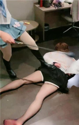 【赵奈奈】长靴S暴打偷原味的贱奴_绳艺资料库视频资源下载