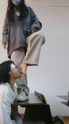 图片[7]_【爱可呀】学姐教室椅下/楼道-卑微跪舔_绳艺资料库视频资源下载