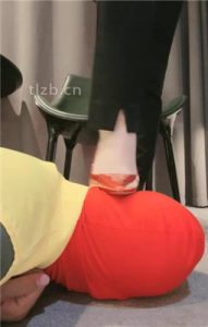 【安安】舔臭脚/红高跟踩踏喂食_绳艺套路直播视频资源网