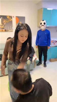 图片[17]_【精神小妹】幸运大转盘-群殴-踢踹踩跺/耳光坐头_绳艺套路直播视频资源网
