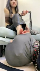 【cc.s】近距离白袜裸足闻舔/踩踏/鞭打_绳艺资料库视频资源下载