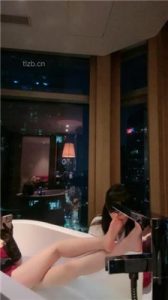 【美美子】白富美VS母畜-浴缸伺候主人恋足_绳艺资料库视频资源下载