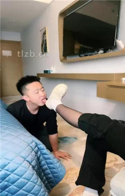 图片[2]_【绝美兔女王】小白鞋白袜配黑丝虐贱奴_绳艺套路直播视频资源网