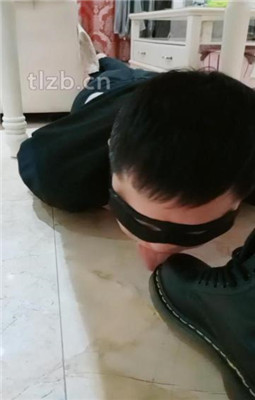 图片[15]_【文文文】桌底视角-脏鞋跪舔伺候主人-踩踏碾压【三视角版】_绳艺资料库视频资源下载