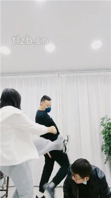 图片[3]_【橙子大大】双M-骑马/揪耳朵/暴力踢踹/转胯/闻白袜_绳艺套路直播视频资源网