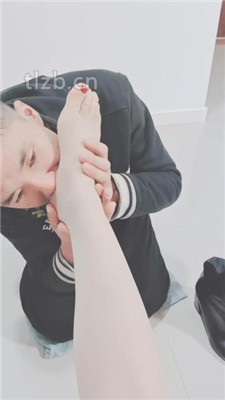 图片[11]_【美容院S】当脚垫/舔脏鞋/臭脚踩脸_绳艺套路直播视频资源网
