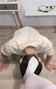 【清禾】学姐欺负抖M弟弟-吃口水骑马/舔白袜_绳艺资料库视频资源下载