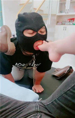 图片[18]_【利娜】长靴裸足踩狗头-伺候主人沐足_绳艺资料库视频资源下载