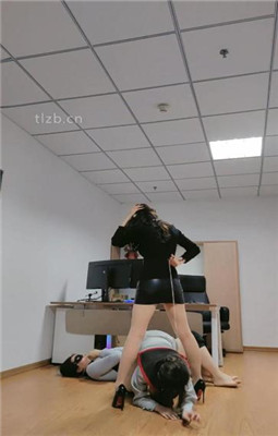 图片[19]_【妆主大大】办公室-母畜-高跟肉丝诱惑-耳光/脚插嘴-高跟踩_绳艺资料库视频资源下载