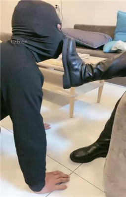 图片[2]_【赵奈奈】没钱交房租被虐-靴子碾脸/暴力踢踹【完整版】_绳艺资料库