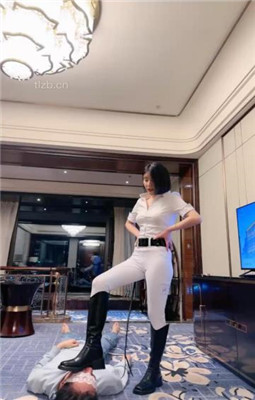 图片[14]_【简一】马术女教练-骑马爬行/鞭打/转胯/闻舔臭脚丫_绳艺资料库视频资源下载