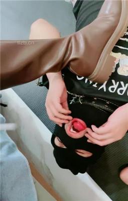 图片[19]_【利娜】长靴裸足踩狗头-伺候主人沐足_绳艺资料库视频资源下载