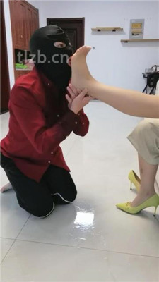 图片[6]_【凌儿女神】贱奴下跪做家务/高跟踩_绳艺套路直播视频资源网