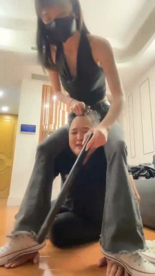 图片[10]_【暴力美学】鞋底耳光/电棍虐打/转胯/全体重踩/白袜脚喂食_绳艺资料库视频资源下载