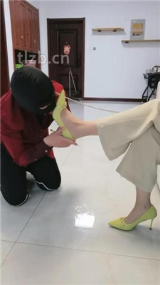 图片[5]_【凌儿女神】贱奴下跪做家务/高跟踩_绳艺套路直播视频资源网