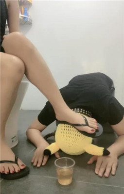 图片[17]_【漫漫】爬进来卫生巾侍奉主人_绳艺资料库视频资源下载
