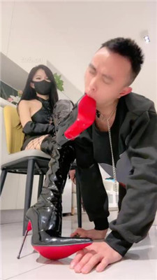 图片[7]_【玥樾】舔脏高跟/长靴全体重踩地毯/圣水淋浴_绳艺资料库视频资源下载
