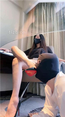 图片[3]_【琪琪大人】桌下伺候-酸臭味的马卡龙口水喂食-腿绞窒息_绳艺资料库视频资源下载