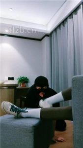 【护短S】跪舔小白鞋白袜/踩踏香蕉喂食_绳艺套路直播视频资源网
