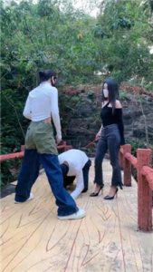 【暴力美学】双S-女神户外遛狗-绑树上酷刑惩治【双视角版】_绳艺资料库视频资源下载