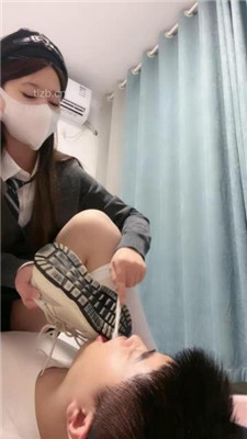 图片[4]_【樱子大人】狗舌头擦鞋器-鞋耳光/踩狗爪/全体重踩踏/鞭打_绳艺资料库视频资源下载