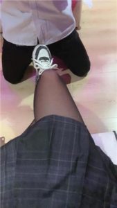 【于于鱼】高跟踩踏碾压-狗链拴狗-舔运动鞋黑丝高跟_绳艺资料库