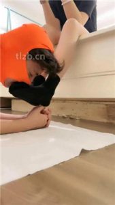【玥野兔】黑棉袜裸足踩贱狗_绳艺资料库视频资源下载